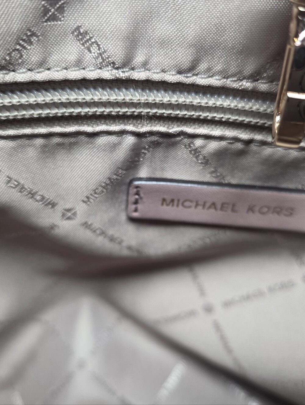 Michael Kors Jet Set Two-Tone Logo Tote - Picture 7 of 7